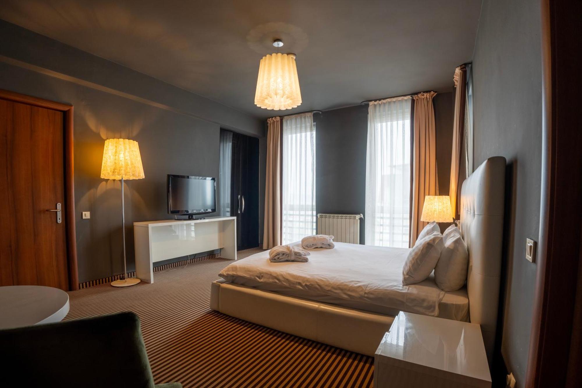 Alex&George Boutique Hotel Cluj-Napoca Eksteriør billede